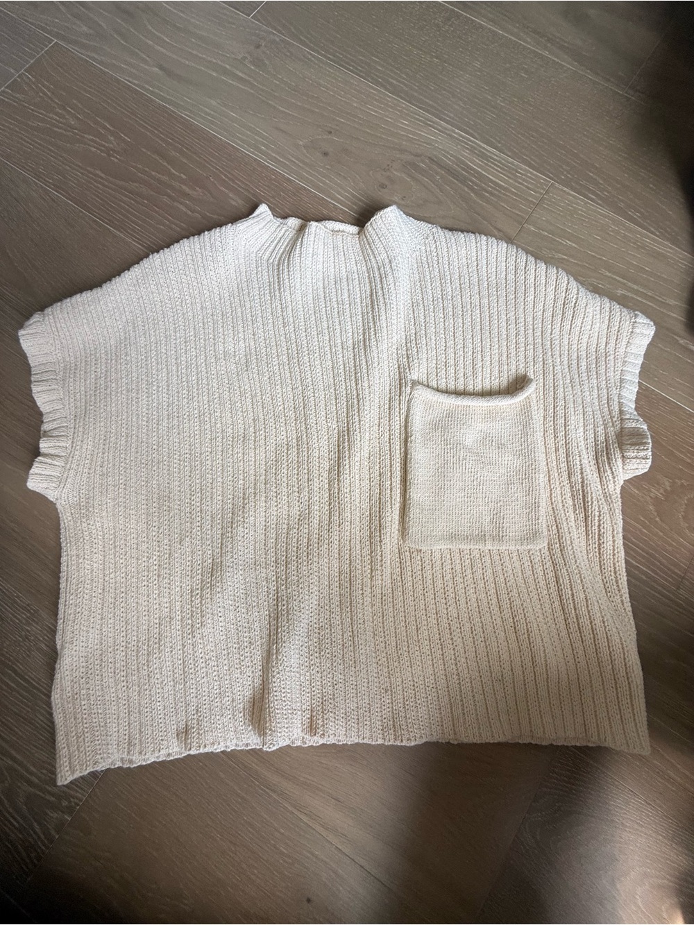 entro Cream Ribbed Short-Sleeve Sweater with Pocket